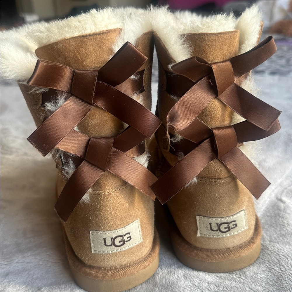 Youth/Kids Ugg Bailey Bow II Boot - Picture 2 of 10